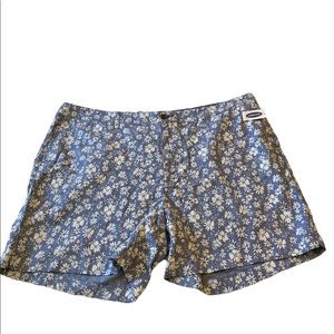 Old navy floral shorts Sz 24 new